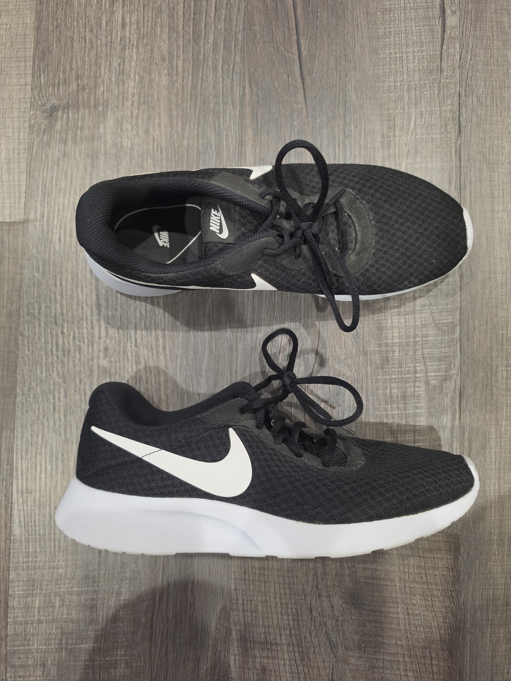 Nike Tanjun Black & White Sneakers Men's 11